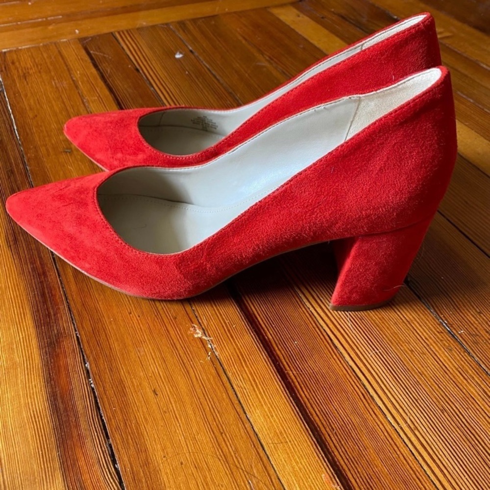 Marc Fisher 🍒 Cherry Red Suede Block Heels Women’s size 8